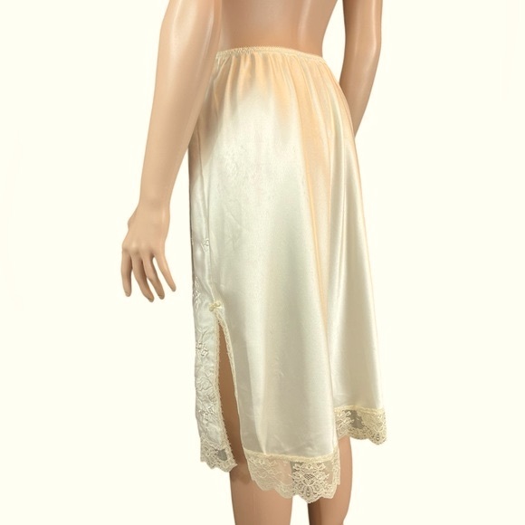 Victoria’s Secret Jewels by SLT Vintage Half Slip, Cream |L - Picture 12 of 17